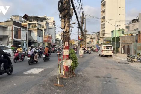 TPHCM yêu cầu di dời hàng cột điện giữa đường Chu Văn An trước Tết