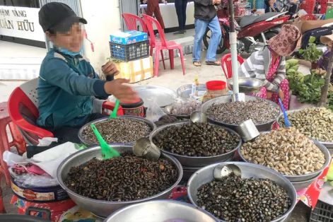 Mù mờ chất lượng, người tiêu dùng 'nhắm mắt' ăn... ốc