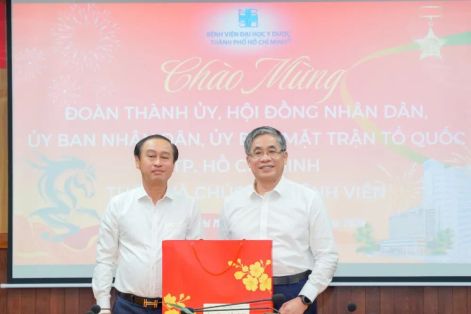 Lãnh đạo TPHCM thăm và chúc tết các bệnh viện