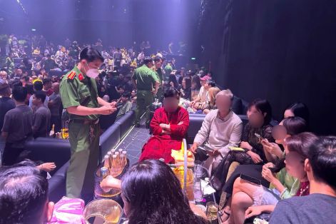 Kiểm tra quán bar APLUS, phát hiện 17 người dương tính với chất ma túy 