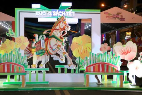 Đường sách Tết Bính Ngọ sẵn sàng phục vụ từ chiều tối 15-2