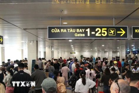 Sân bay Tân Sơn Nhất đón 170.000 lượt khách mùng 4 Tết