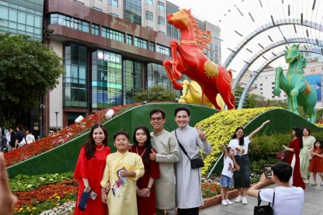 Đường hoa Nguyễn Huệ Tết Bính Ngọ 2026 thu hút hơn 1,8 triệu lượt khách tham quan