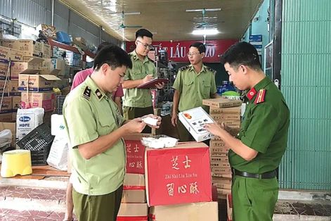 Ra quân kiểm tra hoạt động kinh doanh dịp lễ hội đầu năm