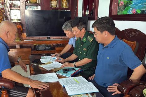 Xã Long Hải “đi từng ngõ, gõ từng nhà” làm việc với chủ tàu cá mất kết nối giám sát hành trình