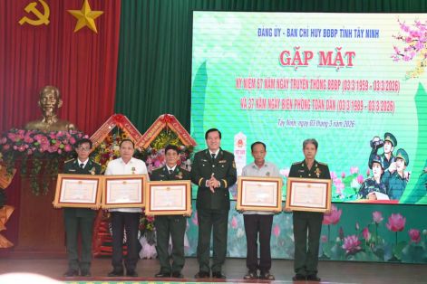 Tây Ninh: Trao 13 Huân chương Bảo vệ Tổ quốc cho nguyên thủ trưởng bộ đội biên phòng 