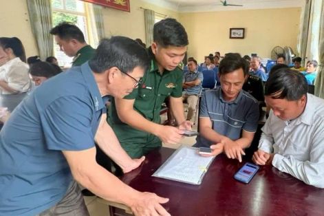 Chiến sĩ quân hàm xanh đẩy nhanh chuyển đổi số