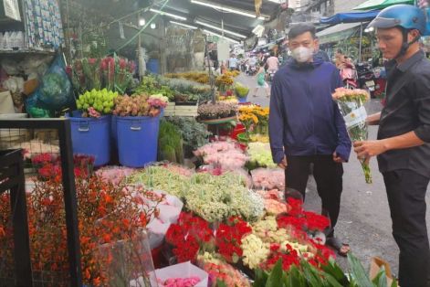 Hoa tươi hút khách trước Ngày quốc tế phụ nữ 8-3