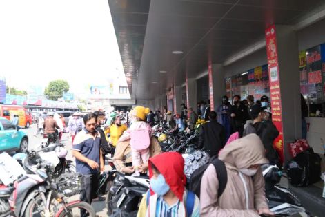 Giá xăng dầu tăng mạnh nhưng doanh nghiệp vận tải chưa tăng giá vé