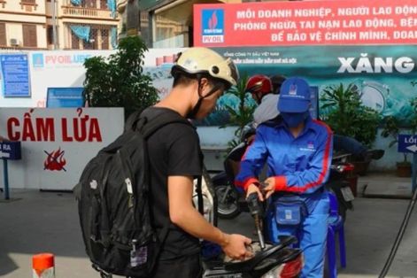 Tiếp tục xả Quỹ bình ổn, giá xăng RON 95 tăng 335 đồng/lít