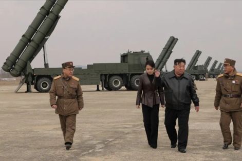 Lãnh đạo Triều Tiên thị sát diễn tập bắn pháo tầm xa