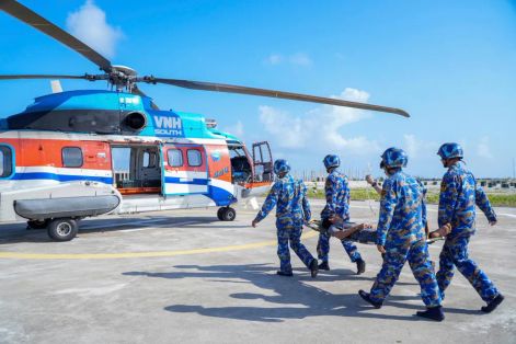 Trực thăng xuyên đêm đưa ngư dân bị đột quỵ từ Trường Sa về đất liền