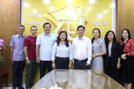 Lãnh đạo Ban Tuyên giáo và Dân vận Thành ủy TPHCM thăm, chúc mừng Nhà xuất bản Trẻ