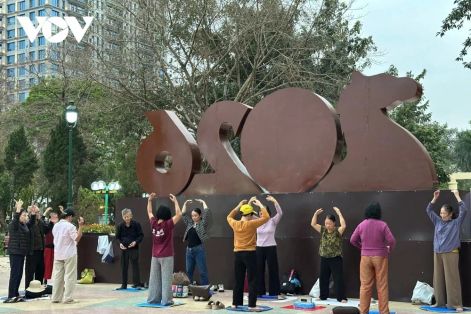 Công viên ở Hà Nội 'thay áo mới'