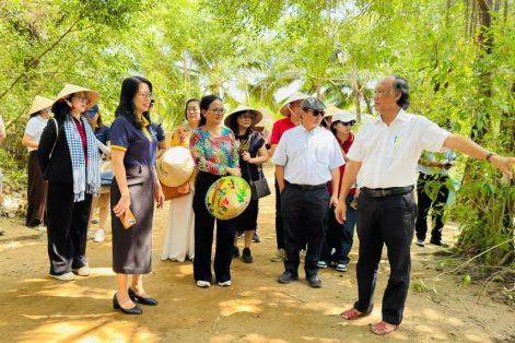 Ưu đãi sâu cho khách “săn” tour mùa cao điểm