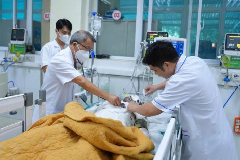 Điện Biên: Thăm hỏi, hỗ trợ 3 bệnh nhân bị bỏng nặng khi tham gia chữa cháy rừng 