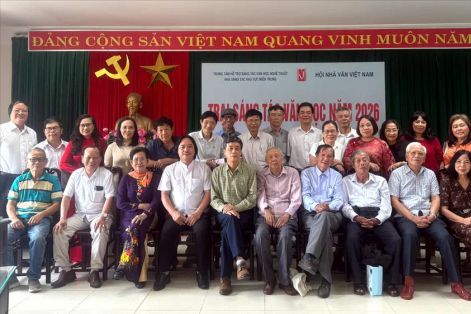Đông đảo nhà văn, nhà thơ dự Trại sáng tác văn học tại Khánh Hòa