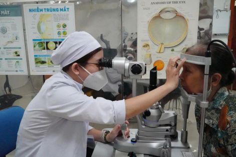 Bệnh viện Vũng Tàu (TPHCM) khám bệnh miễn phí cho gần 300 người cao tuổi