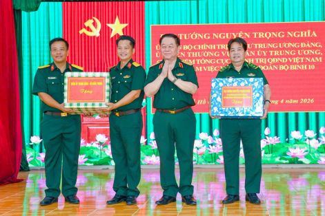 Đại tướng Nguyễn Trọng Nghĩa thăm, làm việc tại Trung đoàn 10 