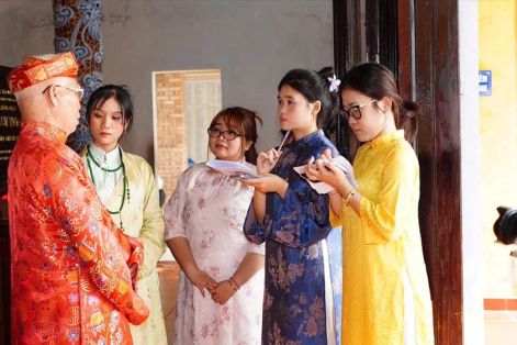 “Gõ” để chạm vào di sản