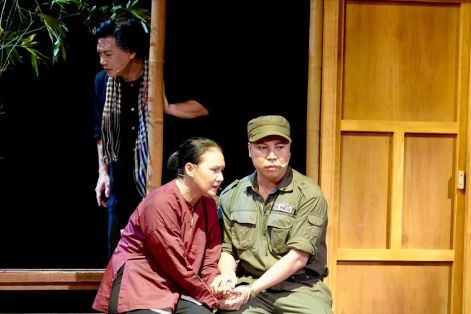 "Thanh gươm và bà mẹ": Khắc khoải tình nhà, sáng ngời nghĩa nước