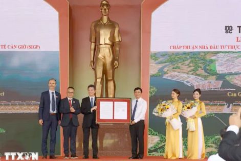 TPHCM trao quyết định chấp thuận đầu tư siêu cảng Cần Giờ