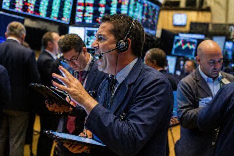 Chứng khoán Mỹ 'ngập ngừng' trước áp lực lãi suất và giá dầu 