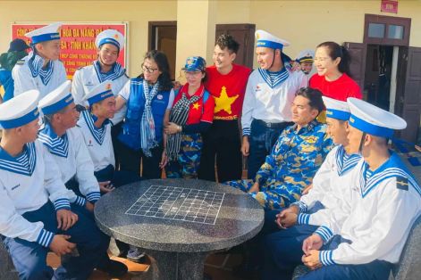 Đoàn công tác số 12 hoàn thành hải trình thăm Trường Sa, Nhà giàn DK1