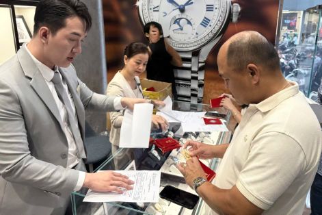 Sáng 4-5: Giá vàng trong nước tăng 600.000 đồng/lượng