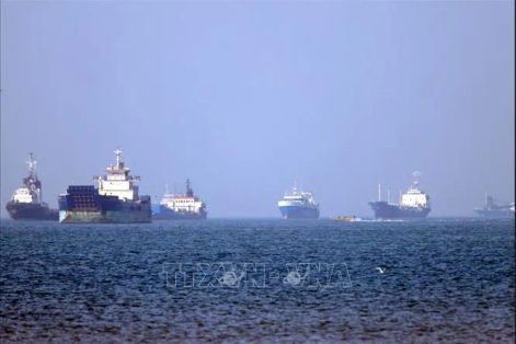 Mỹ ngừng hộ tống tàu qua Hormuz sau 24 giờ triển khai