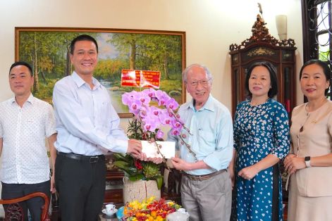 Đoàn thành phố thăm cá nhân tiêu biểu nhân Ngày Khoa học, Công nghệ và Đổi mới sáng tạo