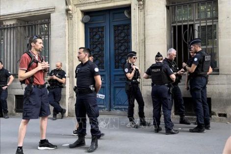 Gần 130 người bị bắt sau đêm ăn mừng bóng đá ở Paris