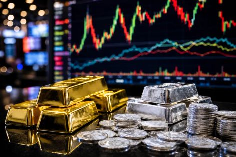 Giá vàng 'giằng co' quanh mốc 4.700 USD