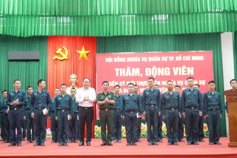 Động viên tinh thần, tiếp sức chiến sĩ mới