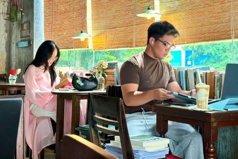 Khi quán cà phê thành nơi “trú ẩn”