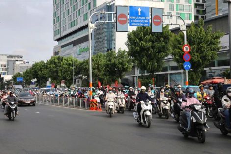Phân làn đảo chiều trên đường Cộng Hòa, giao thông thông suốt