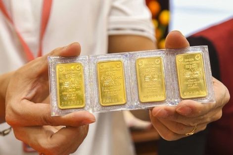 Giá vàng giảm nhẹ, vàng SJC duy trì trên mốc 163 triệu đồng/lượng