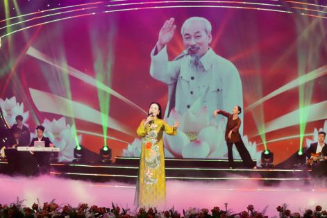 “Sáng mãi tên Người” - chương trình nghệ thuật về Bác Hồ kính yêu