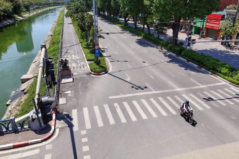 Nắng nóng như thiêu đốt, báo động hiểm họa sốc nhiệt