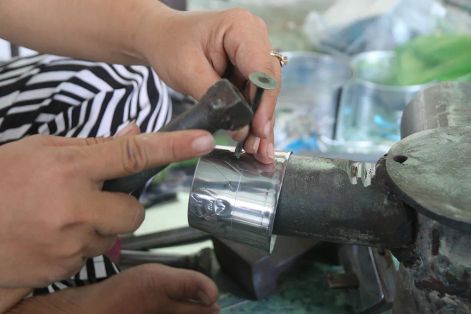 Độc đáo nghề chạm bạc của đồng bào Chăm ở Khánh Hòa