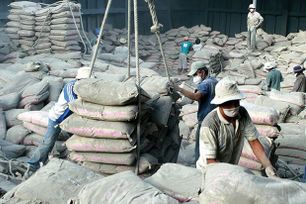 Xuất khẩu xi măng và clinker giảm cả về lượng và giá trị