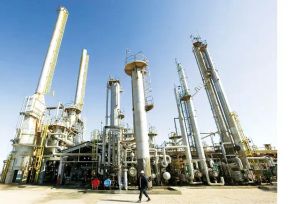 Giá dầu thế giới giảm mạnh sau thông tin ngừng bắn giữa Iran và Israel