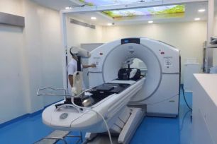 Khi máy PET/CT triệu đô “trùm mền”