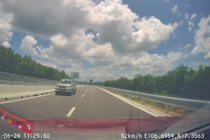 “Quái xế” chạy ngược chiều trên cao tốc Bùng - Vạn Ninh