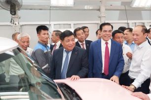 Khánh thành Nhà máy sản xuất ô tô điện VinFast tại Khu Kinh tế Vũng Áng 