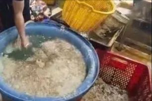 Phát hiện 3 cơ sở dùng hàn the để tẩy trắng hoa chuối