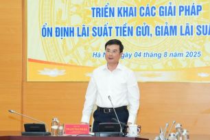 Tiếp tục hạ lãi suất cho vay để hỗ trợ tăng trưởng kinh tế