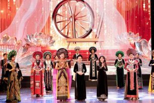 Gìn giữ bản sắc, lan tỏa di sản Việt qua tà áo dài