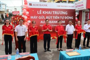 Agribank mang dịch vụ ngân hàng hiện đại thắp sáng hy vọng phát triển tại xã đảo Thạnh An