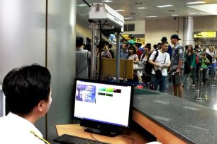 TPHCM: Giám sát người nhập cảnh bằng máy đo thân nhiệt để phòng chống bệnh Chikungunya xâm nhập
